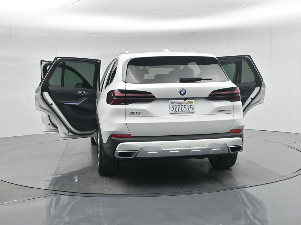 Used 2025 BMW X5 xDrive50e AWD/4WD image 37