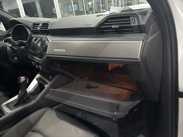 Used 2025 Audi Q3 2.0T Premium image 37