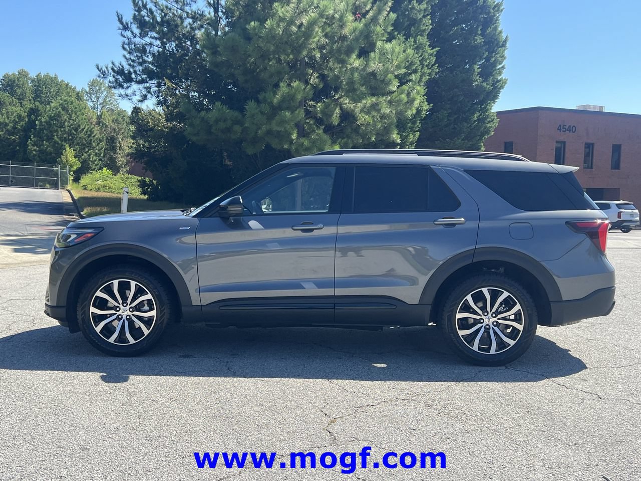 Certified 2025 Ford Explorer ST-Line AWD/4WD image 24