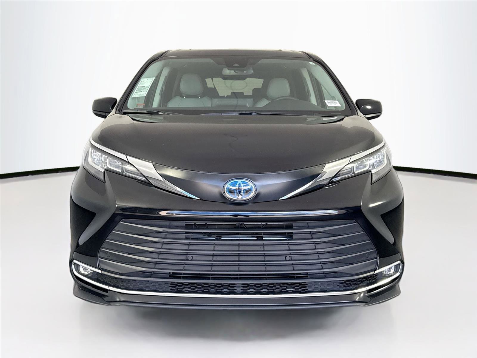 Certified 2023 Toyota Sienna XLE video 3