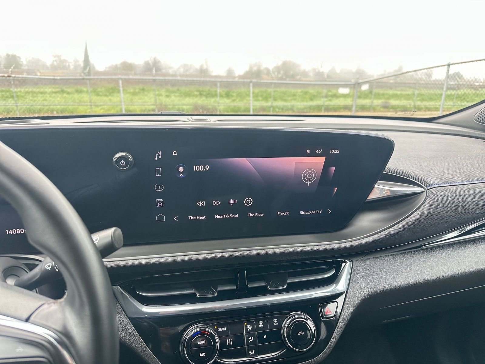 Used 2025 Buick Envista Sport Touring image 21