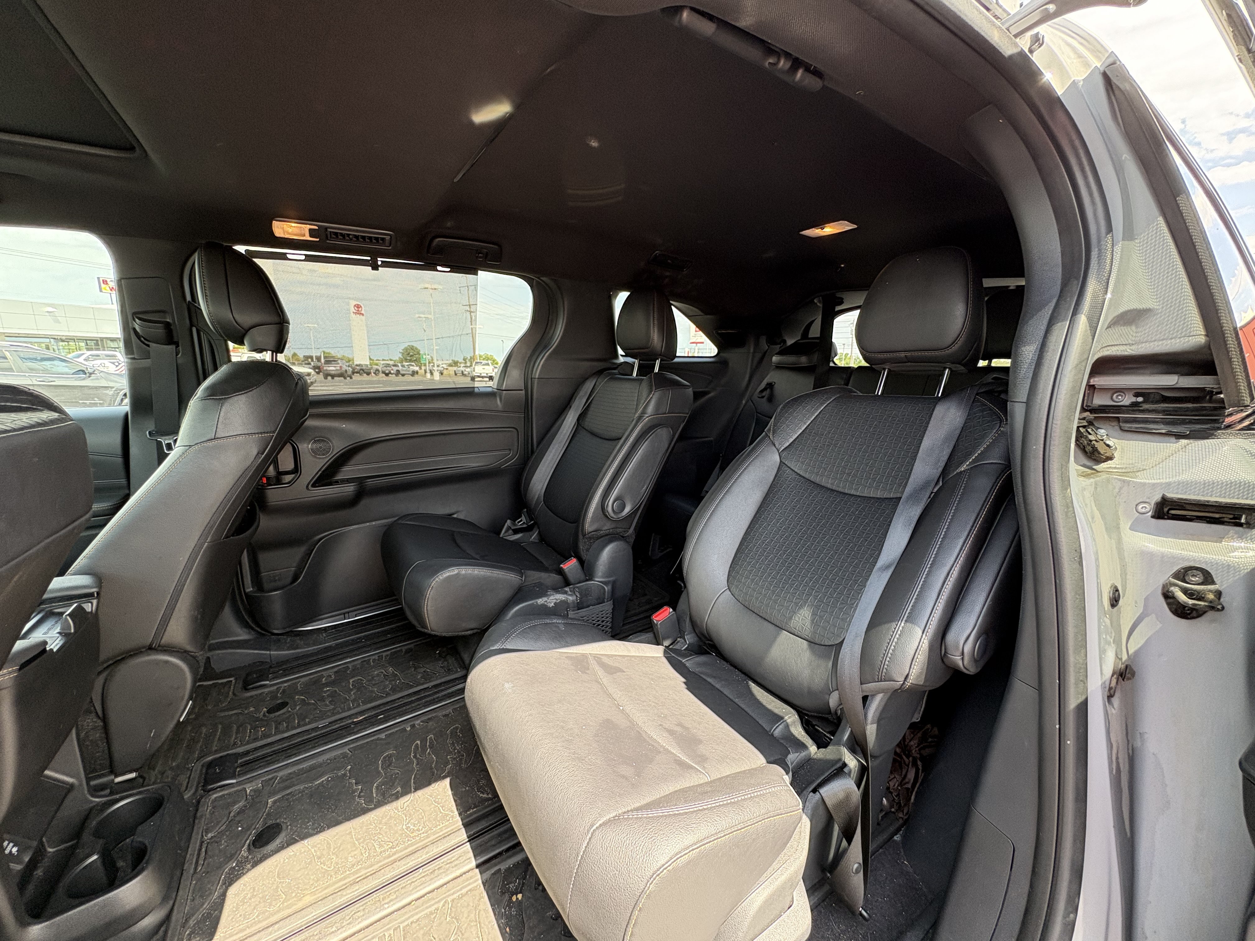 Certified 2025 Toyota Sienna XLE Woodland Edition AWD/4WD image 8