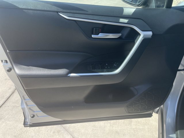 Used 2025 Toyota RAV4 XLE AWD/4WD image 21
