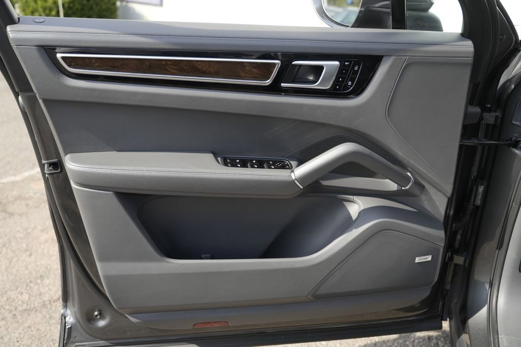 Used 2019 Porsche Cayenne S image 21