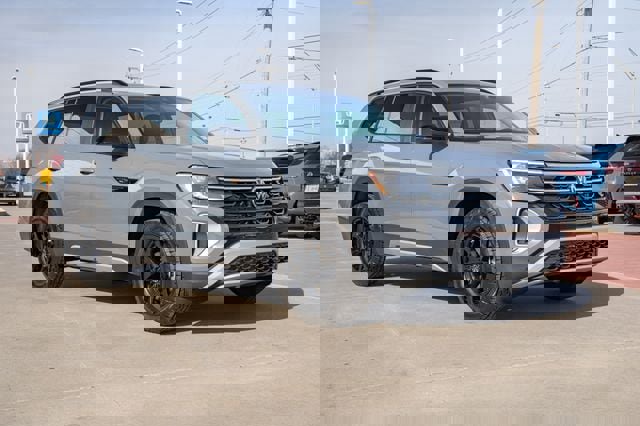 New 2026 Volkswagen Atlas Peak Edition image 8