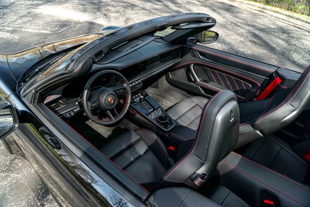 Used 2025 Porsche 911 Carrera 4 GTS AWD/4WD image 33