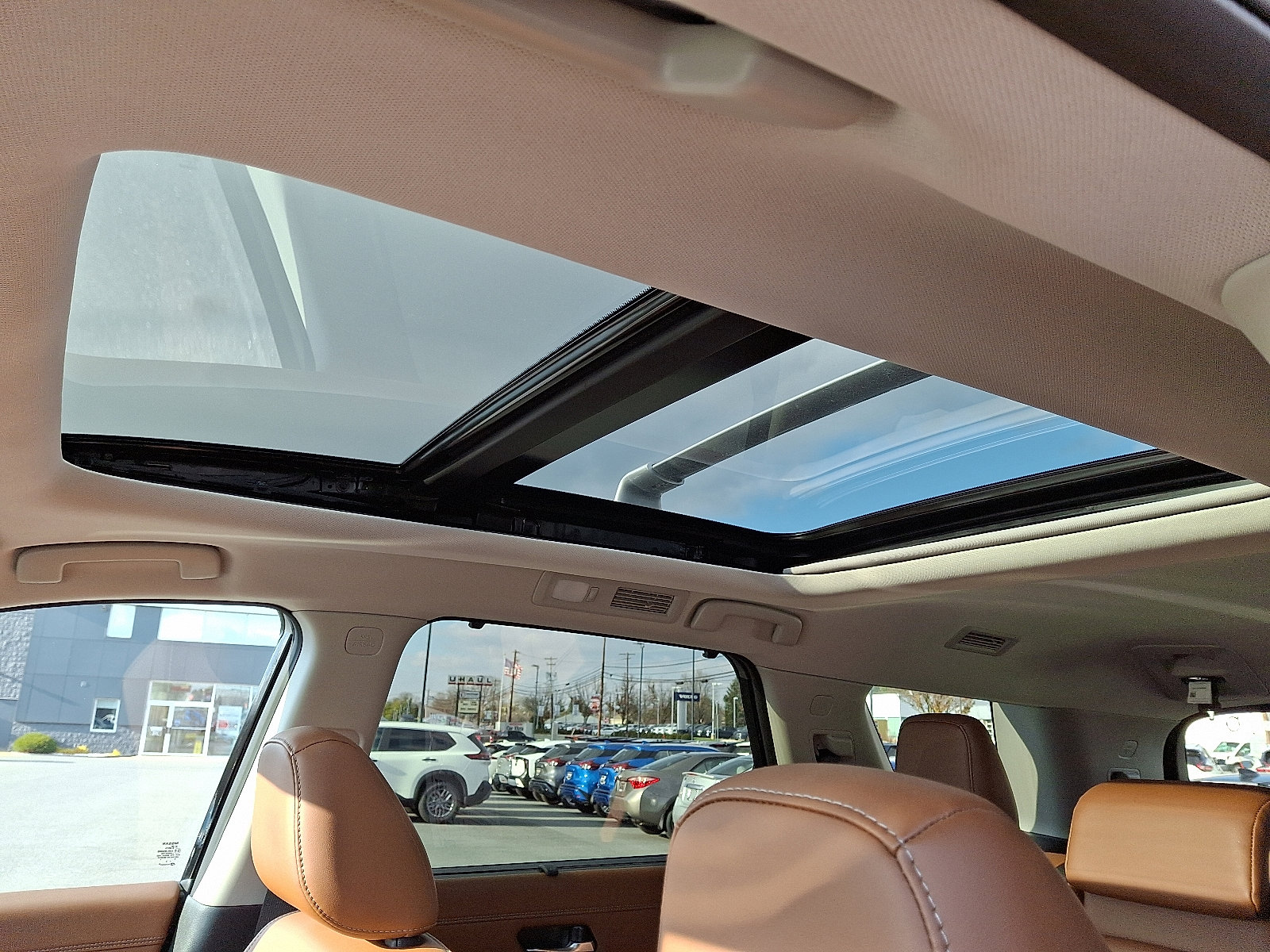 Certified 2023 Nissan Pathfinder Platinum w/ Cargo Package image 18