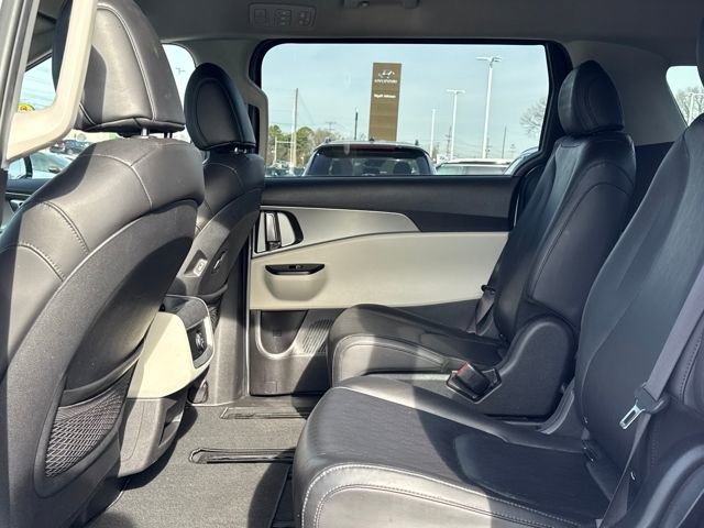 Used 2022 Kia Carnival LX image 9