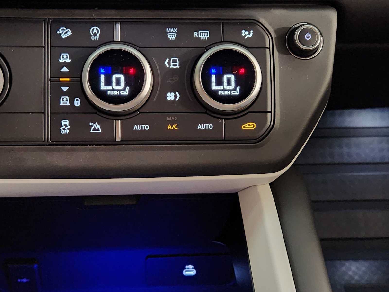 New 2026 Land Rover Defender 110 X-Dynamic SE AWD/4WD image 18