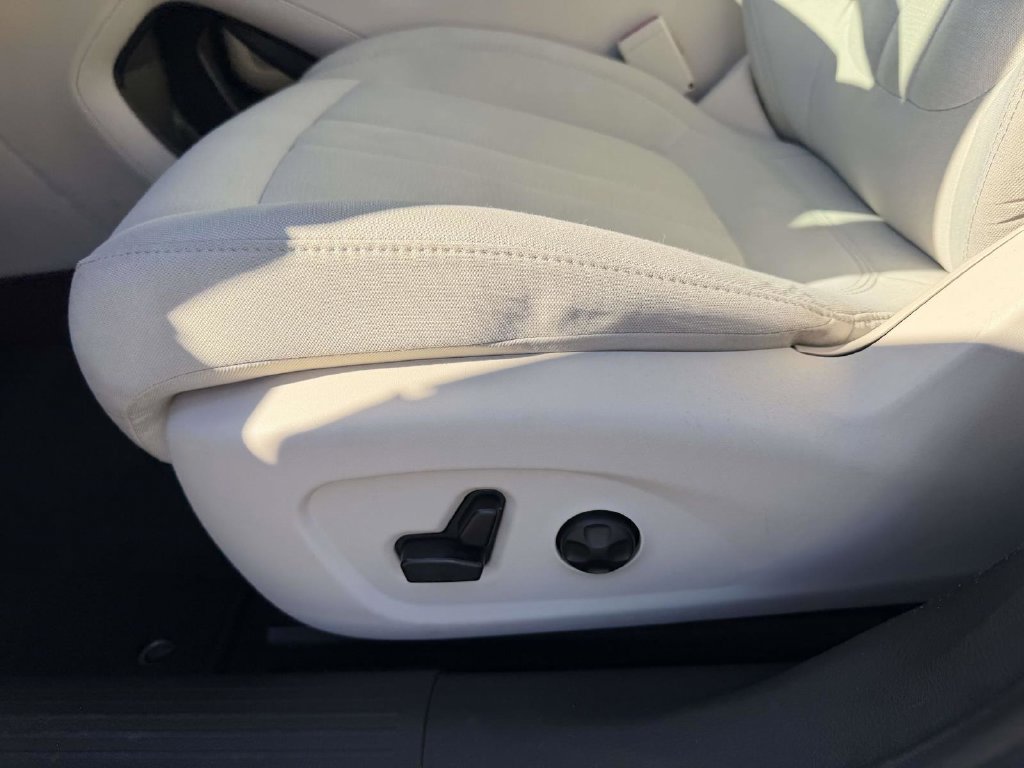 Used 2015 Chrysler 200 Limited w/ Convenience Group FWD image 20