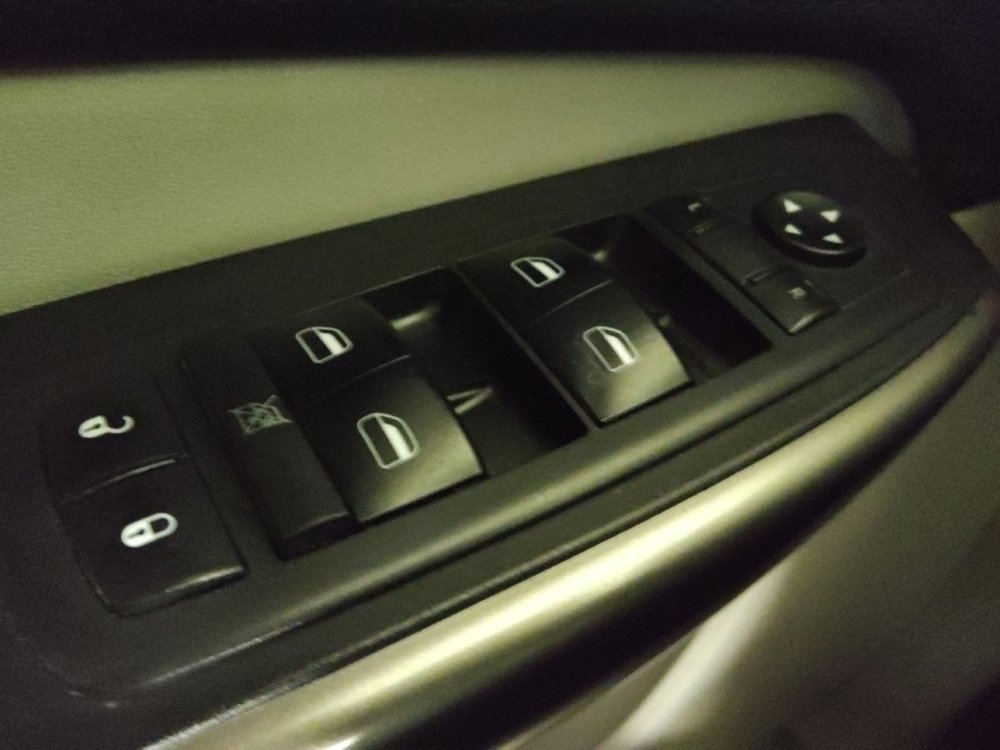 Used 2019 Jeep Cherokee Limited image 27