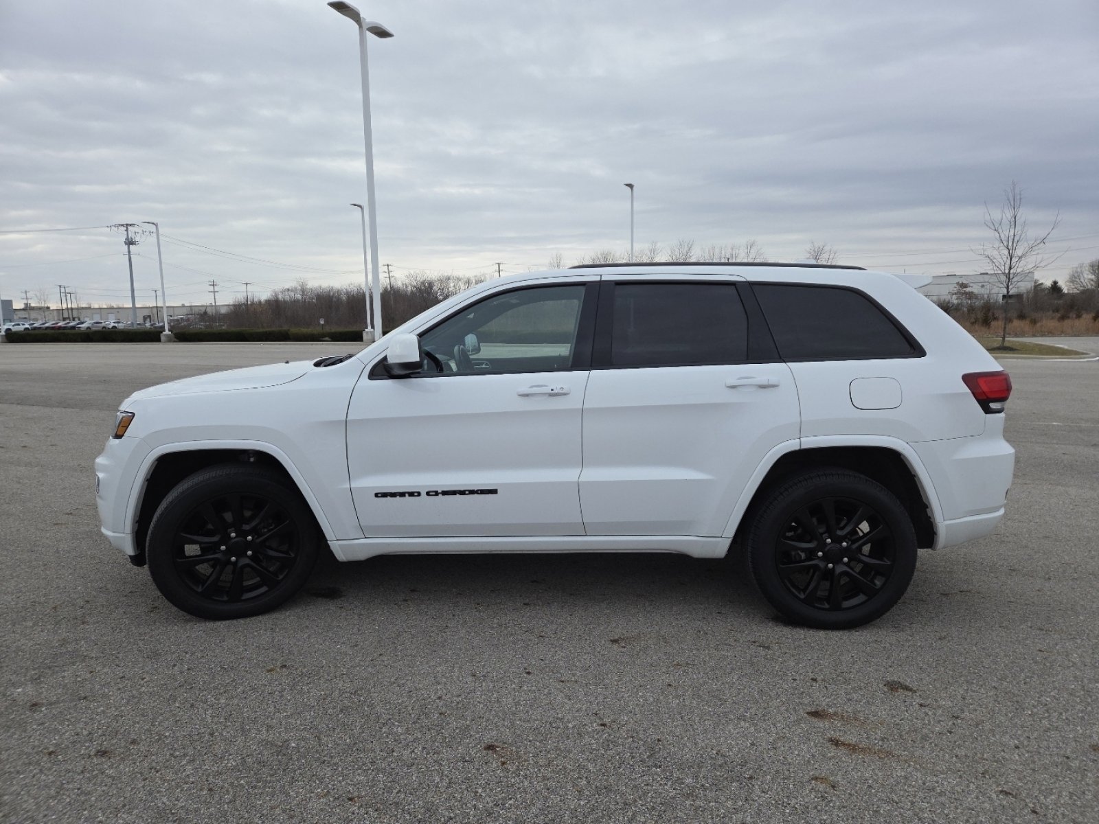 Used 2019 Jeep Grand Cherokee Altitude image 14