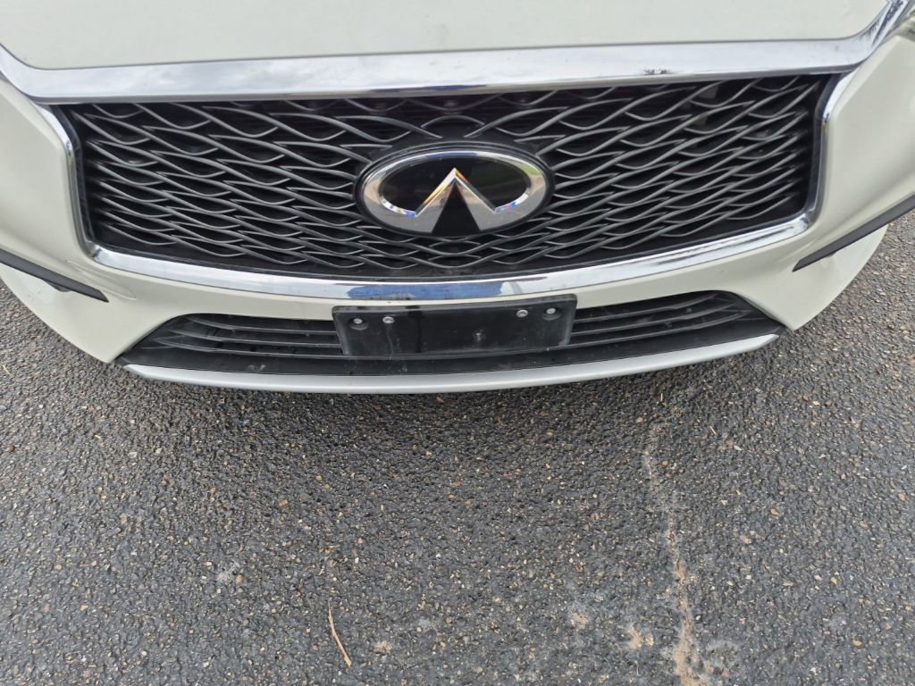 Used 2018 INFINITI QX30 FWD image 9