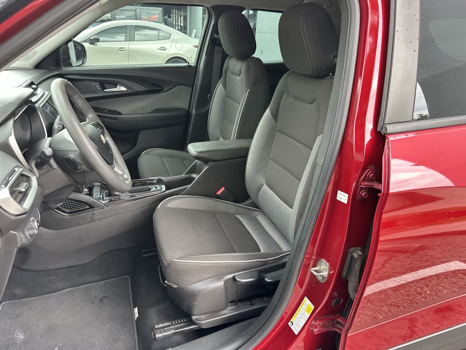 Used 2021 Chevrolet TrailBlazer LS FWD image 3