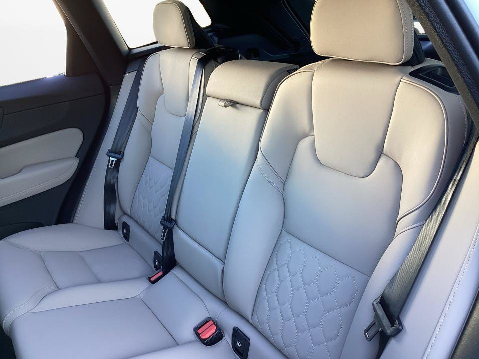 New 2027 Volvo XC60 B5 Plus AWD/4WD image 12