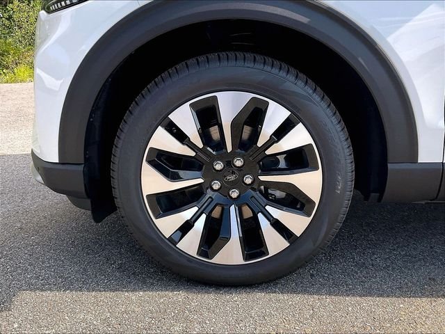 New 2026 Ford Explorer Platinum w/ LUX Leather Package AWD/4WD image 8