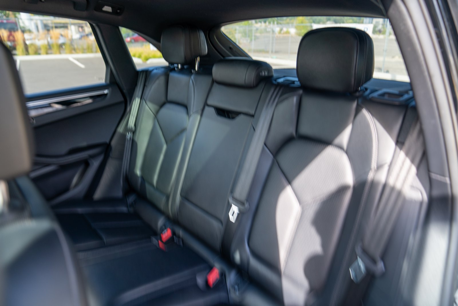 Certified 2024 Porsche Macan AWD/4WD image 25