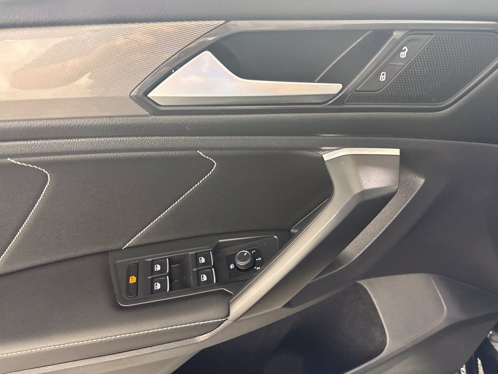 Used 2023 Volkswagen Tiguan SE AWD/4WD image 18