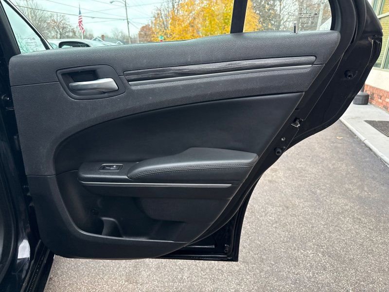 Used 2017 Chrysler 300 Limited image 20