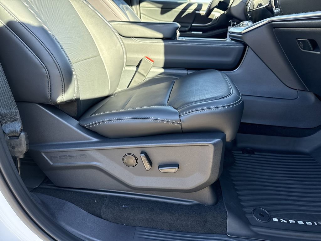 New 2025 Ford Expedition Max Platinum w/ Stealth Performance Package image 13