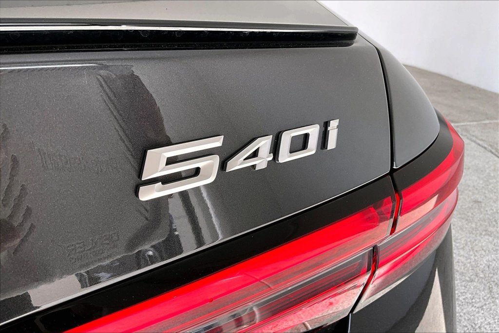 Used 2026 BMW 540i xDrive AWD/4WD image 38