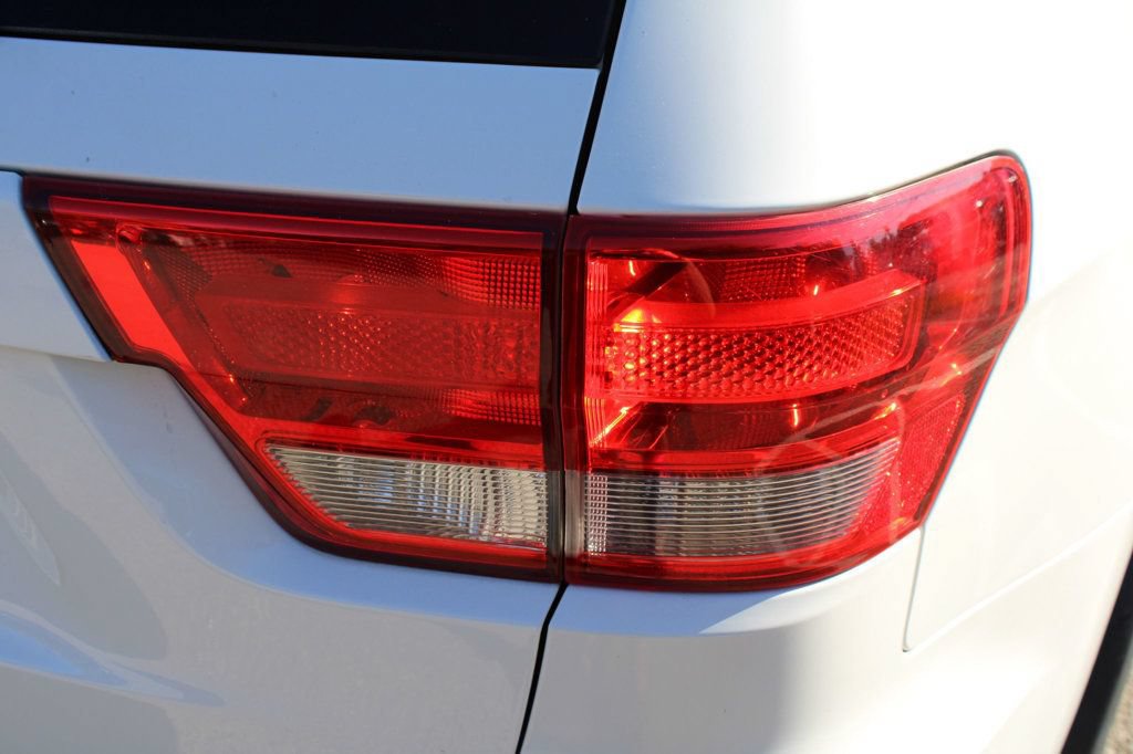 Used 2013 Jeep Grand Cherokee Overland RWD image 11