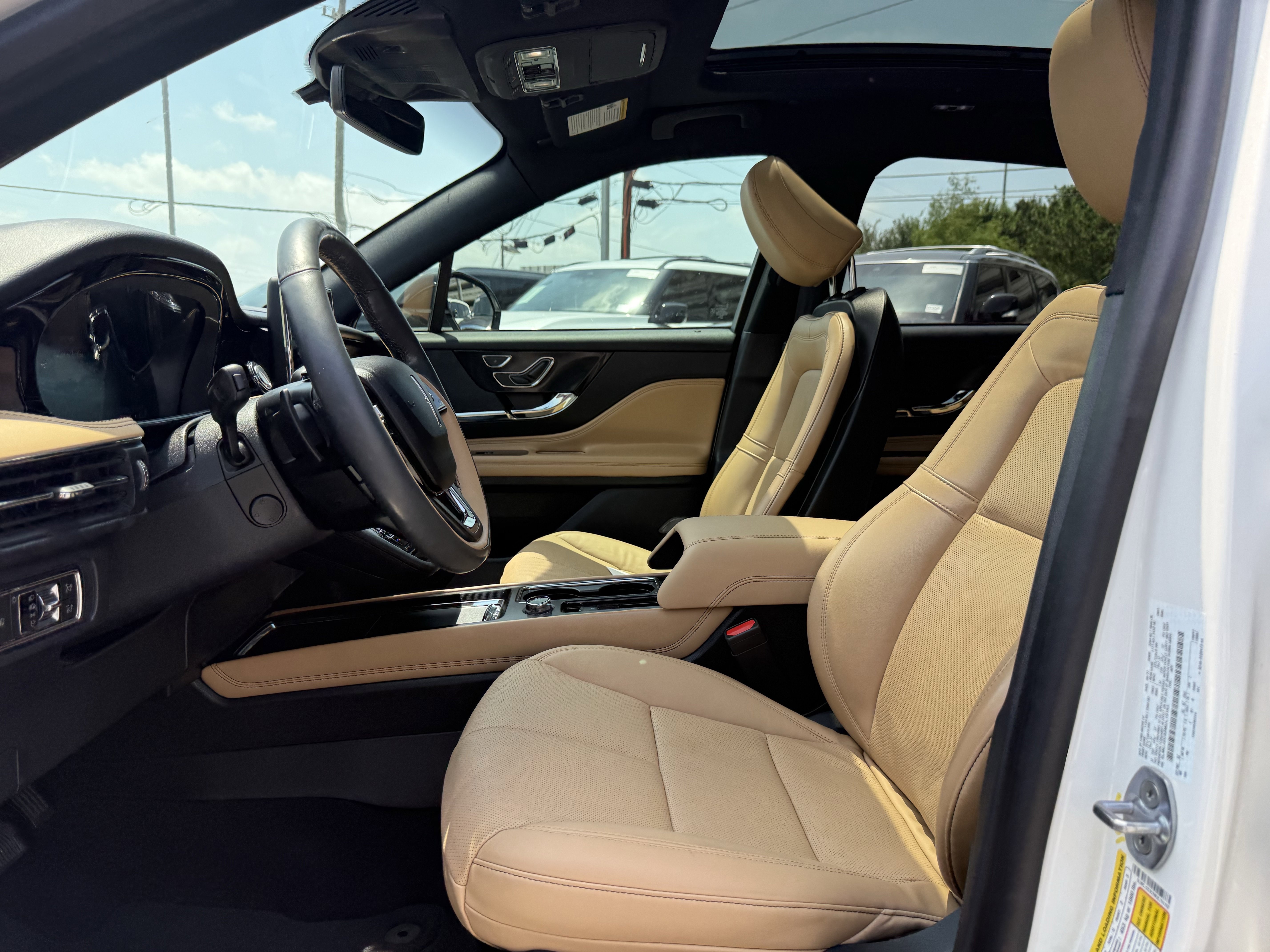 Used 2021 Lincoln Corsair Reserve w/ Elements Package FWD image 13