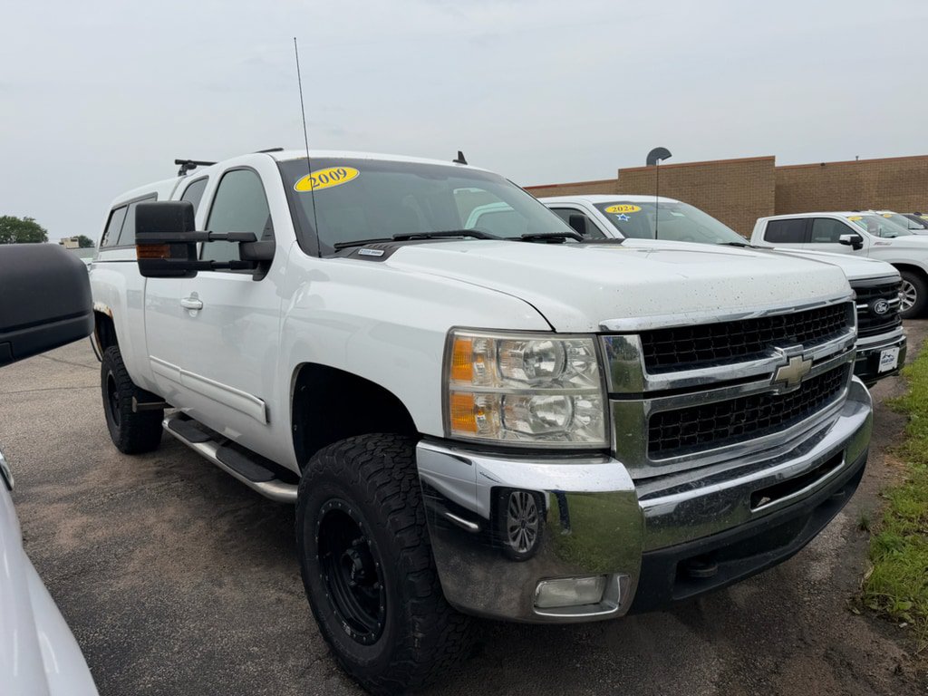 Used 2009 Chevrolet Silverado 2500 LTZ AWD/4WD image 2
