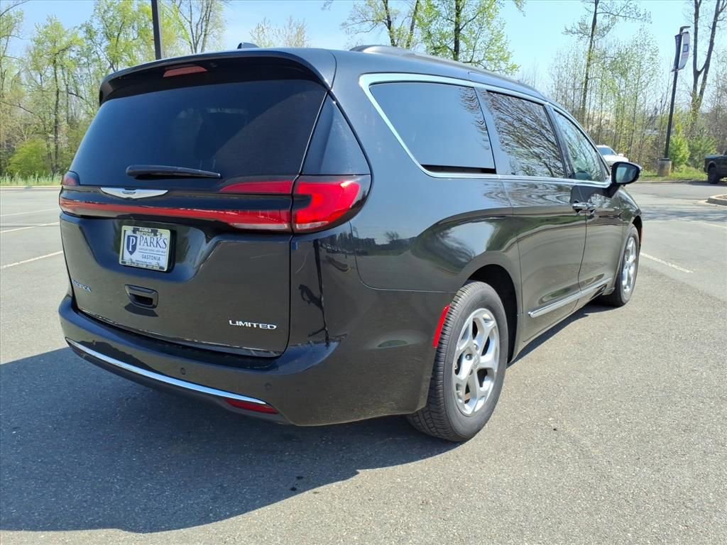 Used 2023 Chrysler Pacifica Limited image 31