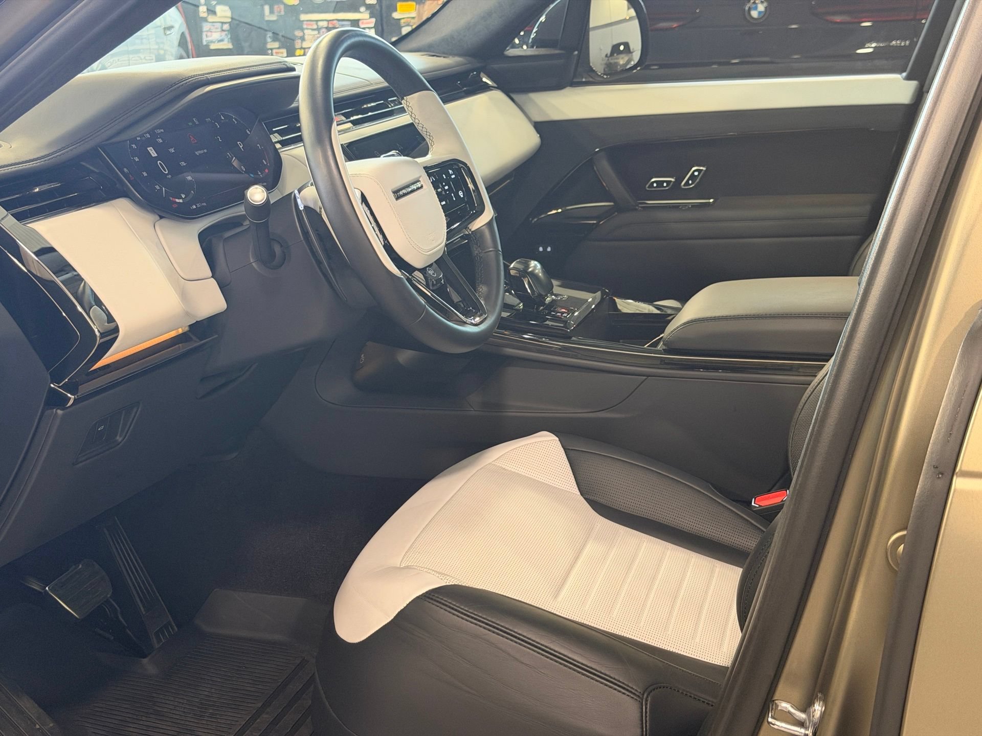 Certified 2024 Land Rover Range Rover Sport SV Edition One Carbon Bronze AWD/4WD image 3
