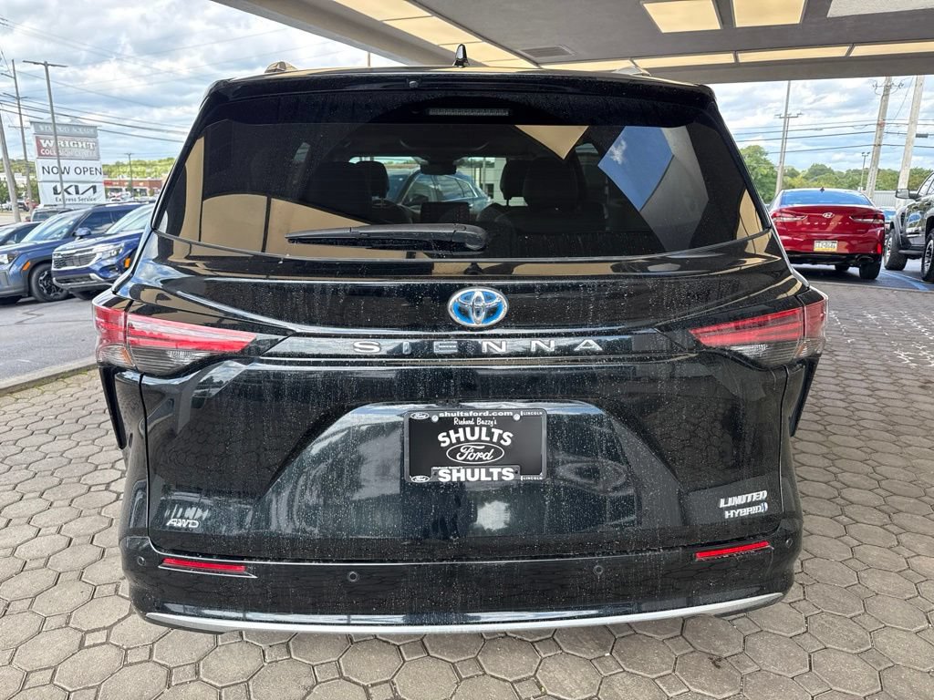 Used 2024 Toyota Sienna Limited AWD/4WD image 7