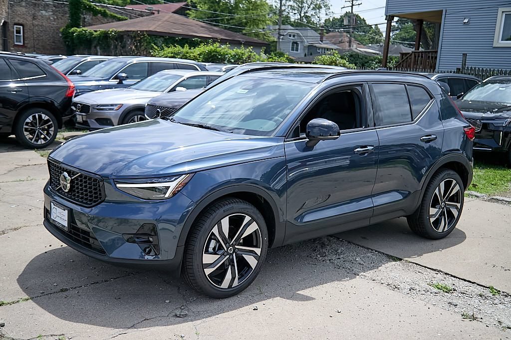 New 2026 Volvo XC40 B5 Plus w/ Climate Package AWD/4WD image 6