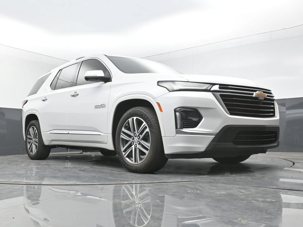 Used 2023 Chevrolet Traverse High Country FWD image 1