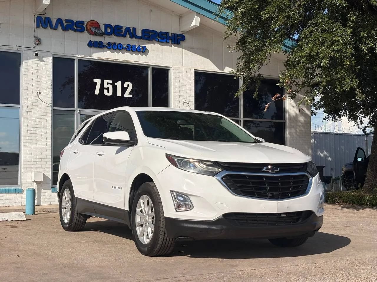 Used 2019 Chevrolet Equinox LT FWD image 1