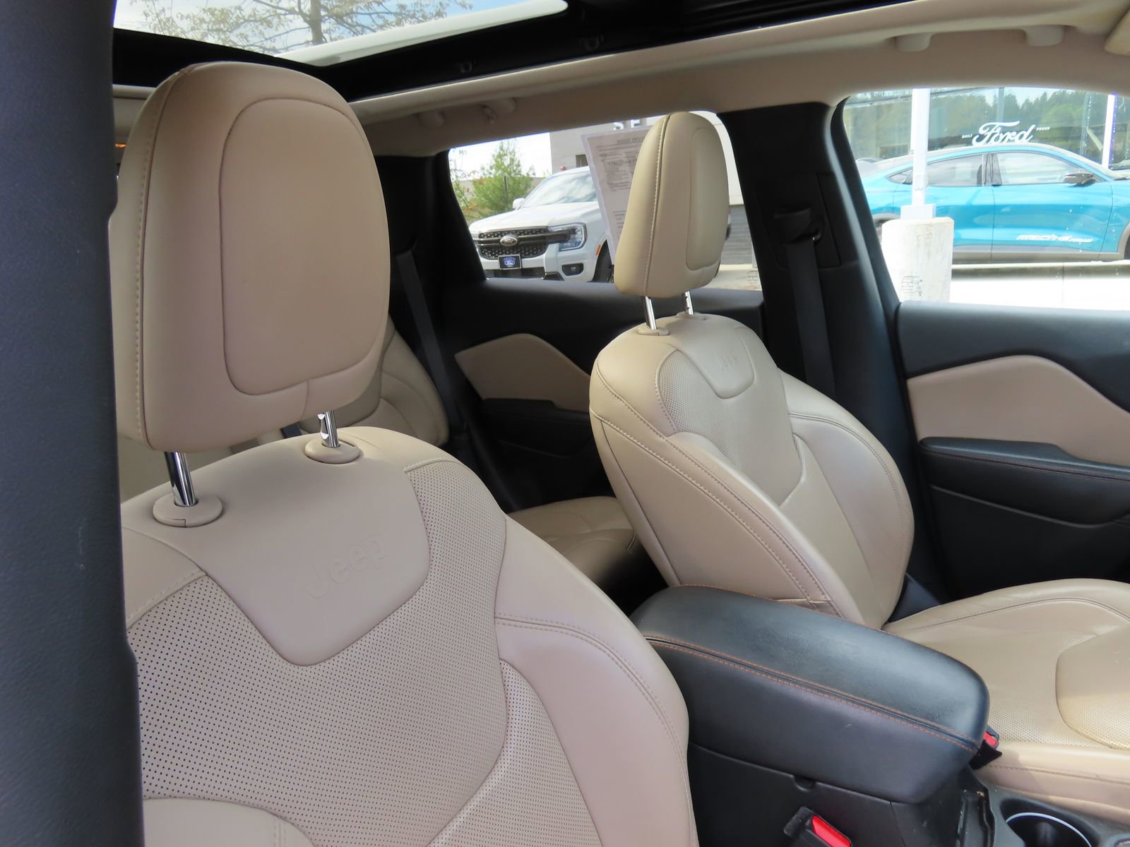 Used 2015 Jeep Cherokee Limited w/ Luxury Group image 27