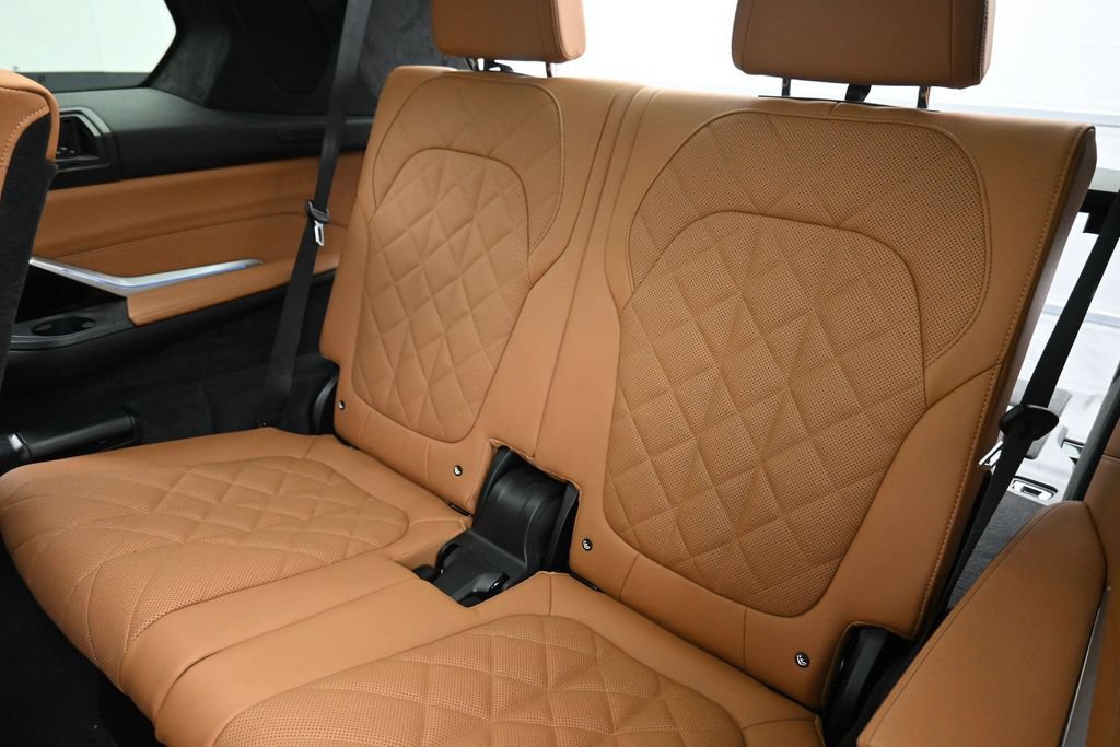 Used 2024 BMW X7 xDrive40i AWD/4WD image 18
