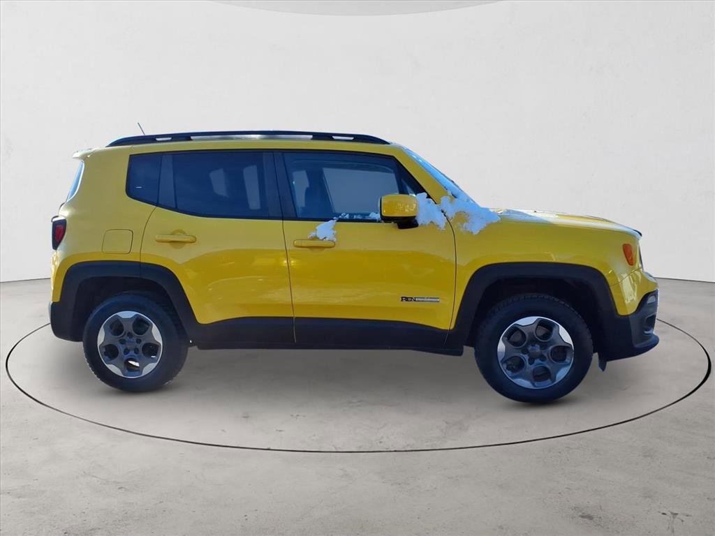 Used 2015 Jeep Renegade Latitude w/ Cold Weather Group II image 4
