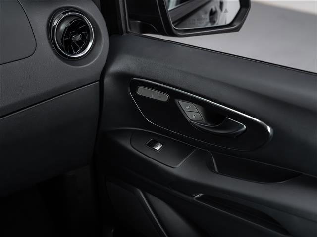 Used 2023 Mercedes-Benz Metris Passenger image 28