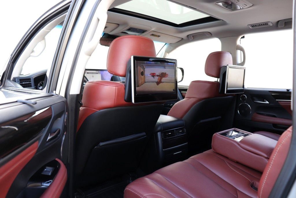 Used 2019 Lexus LX 570 4WD w/ Luxury Package image 3