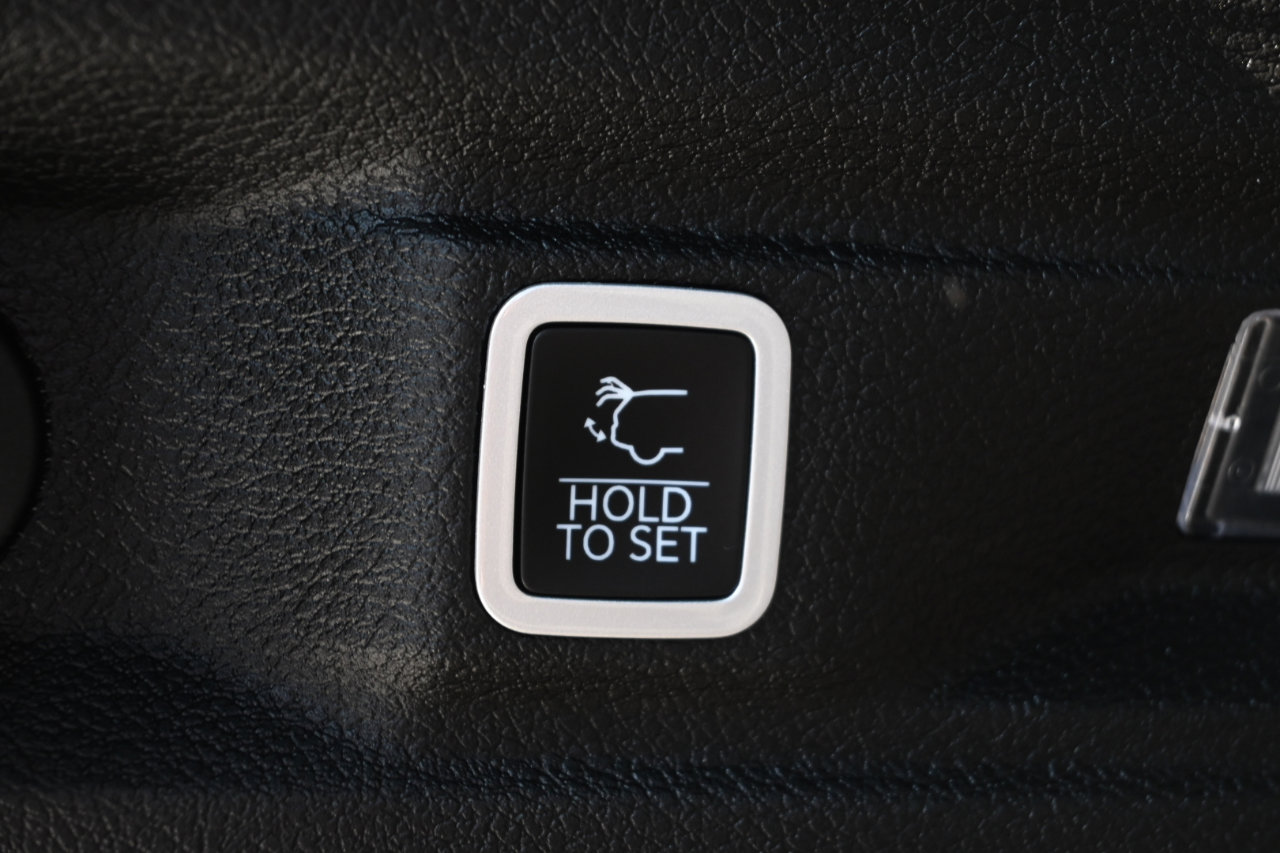 Used 2024 Jeep Grand Cherokee L Laredo image 31