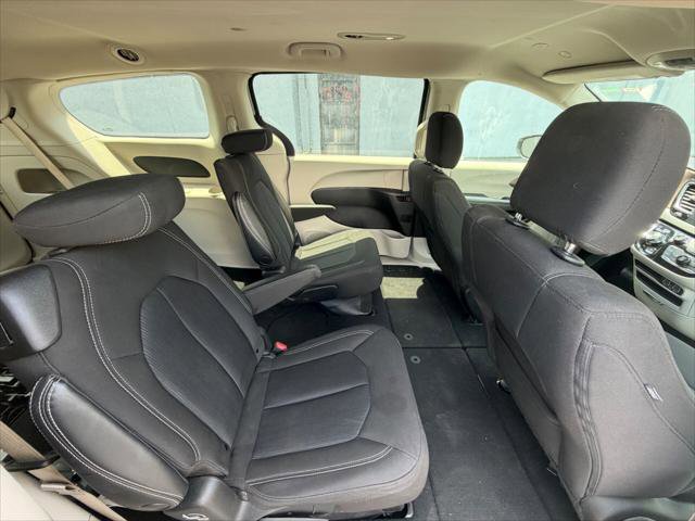 Used 2023 Chrysler Voyager LX FWD image 15