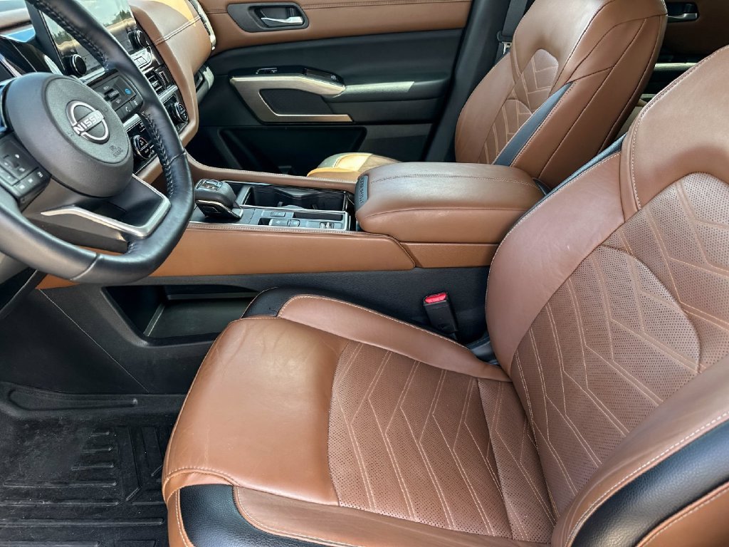 Used 2022 Nissan Pathfinder Platinum w/ Cargo Package FWD image 13
