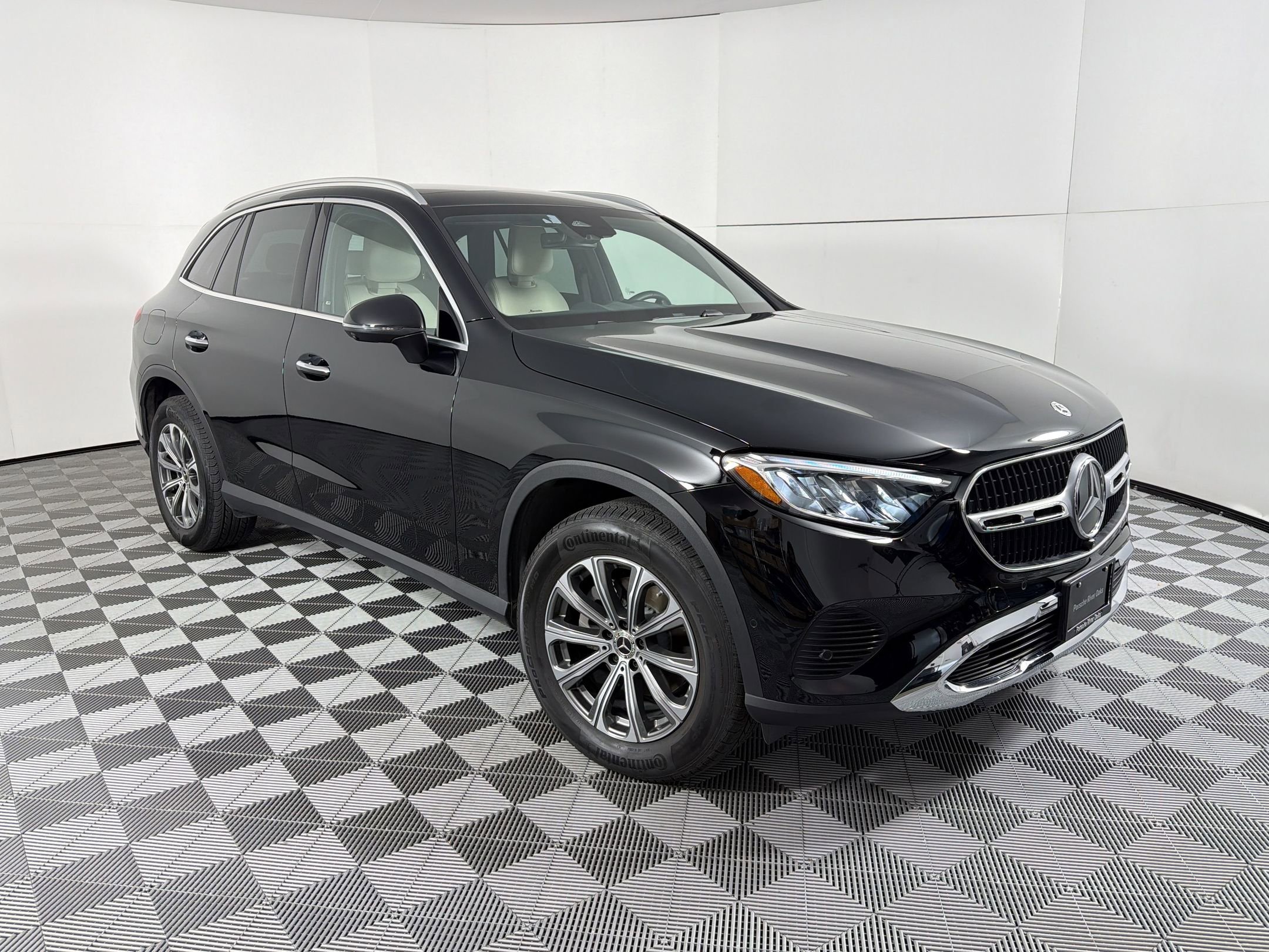 Used 2025 Mercedes-Benz GLC 300 image 7