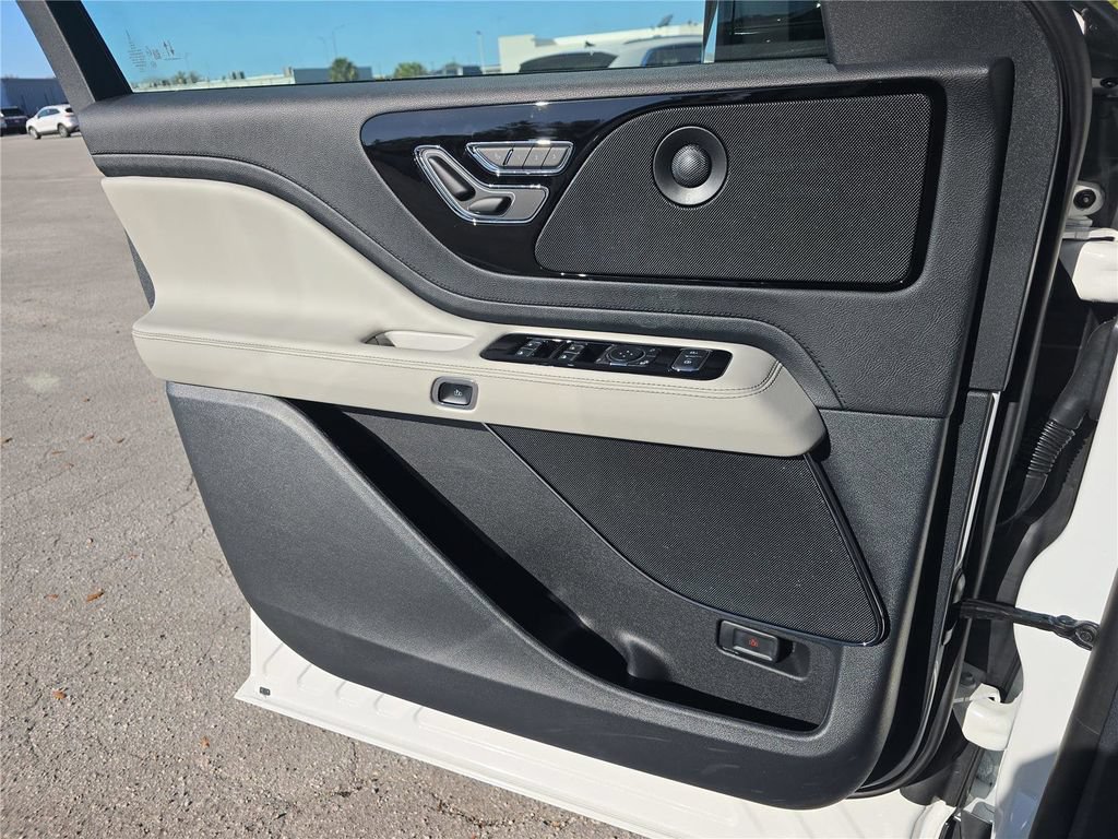 New 2026 Lincoln Aviator Reserve w/ Illumination Package AWD/4WD image 16