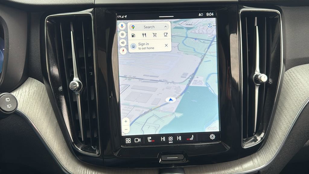 Certified 2025 Volvo XC60 B5 Plus image 18