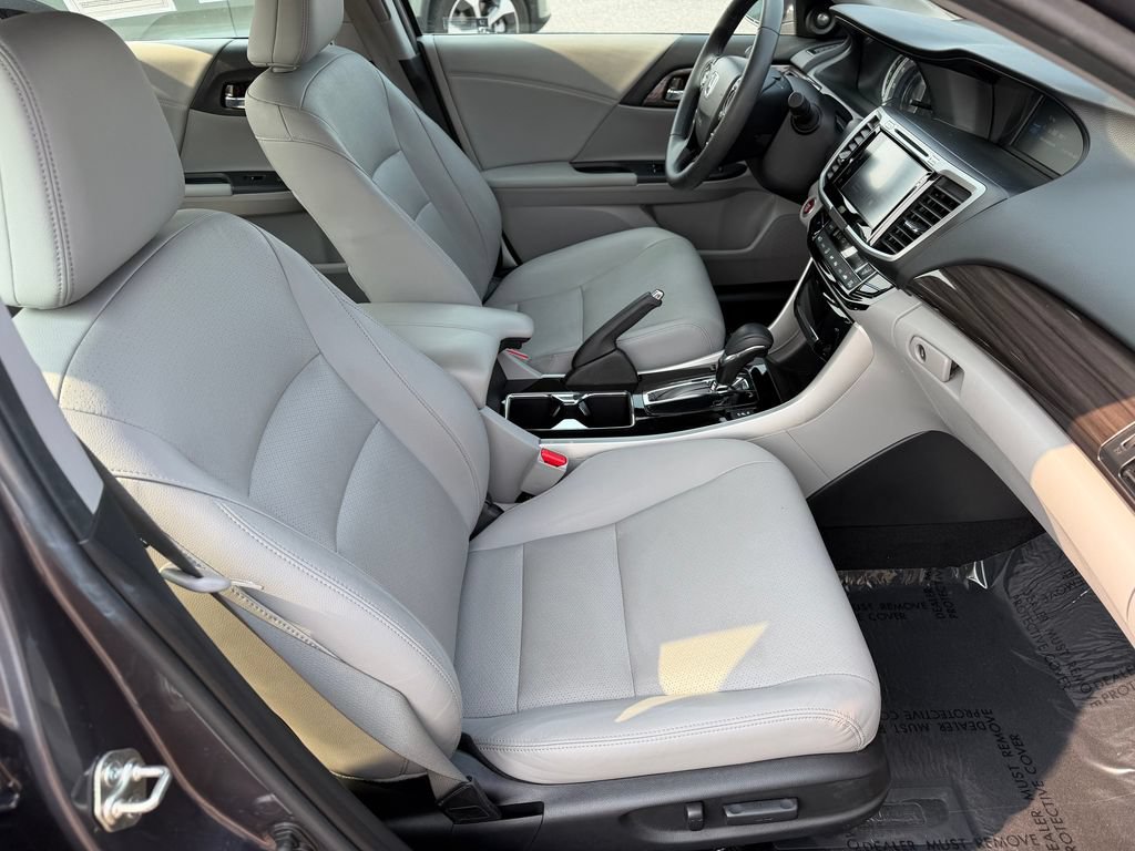 Used 2017 Honda Accord Touring image 15