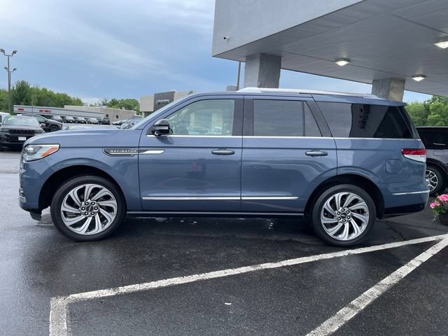Used 2023 Lincoln Navigator Reserve AWD/4WD image 8