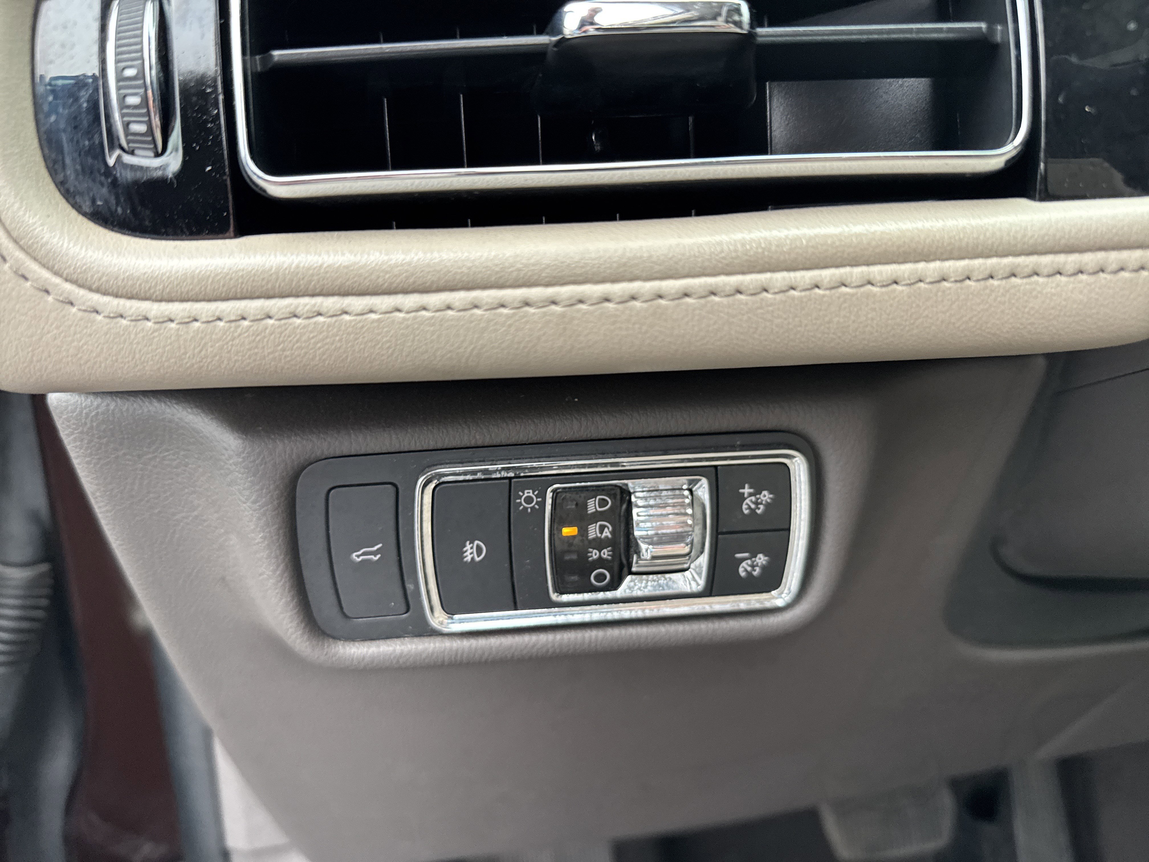 Used 2020 Lincoln Aviator Reserve w/ Equipment Group 202A image 33