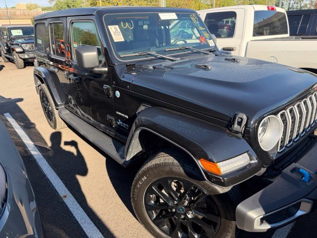 Used 2024 Jeep Wrangler Unlimited Sahara AWD/4WD image 4