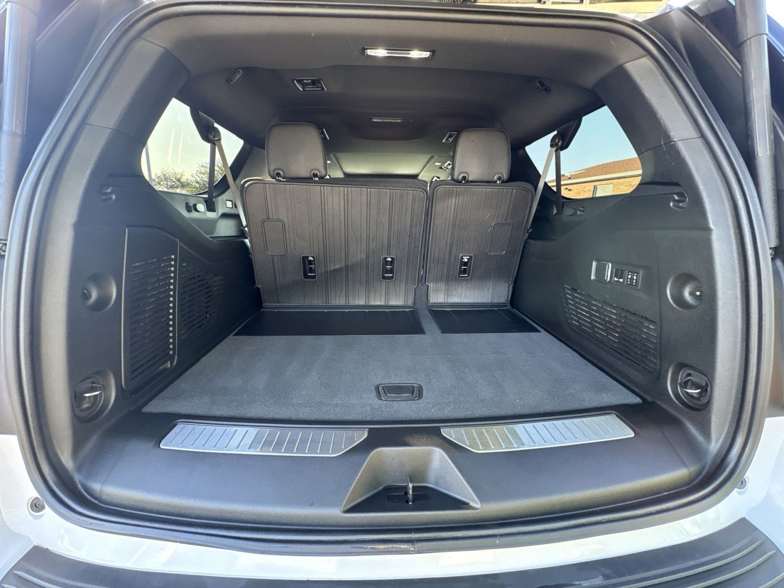 Used 2024 GMC Yukon XL Denali w/ Denali Reserve Package AWD/4WD image 25